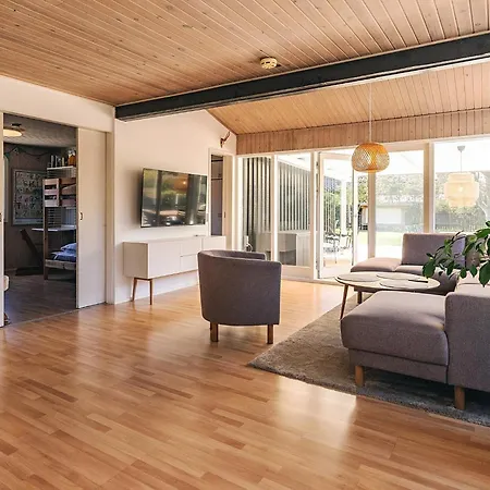 6 Person In Vaeggerlose Bøtø By